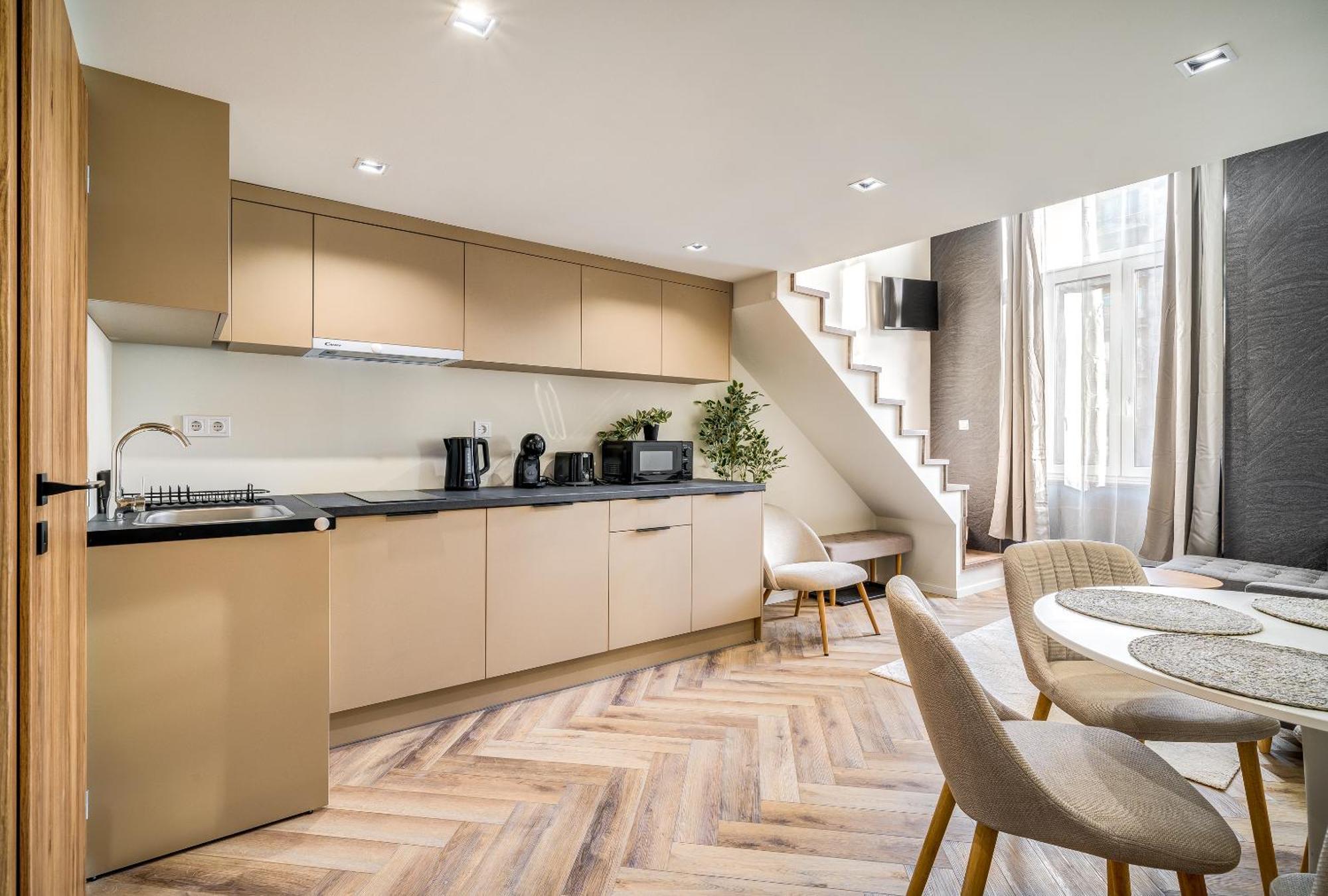 Astoria Premium - R26 Apartment