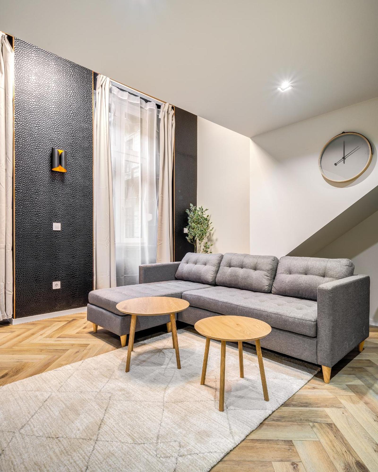 Astoria Premium - R26