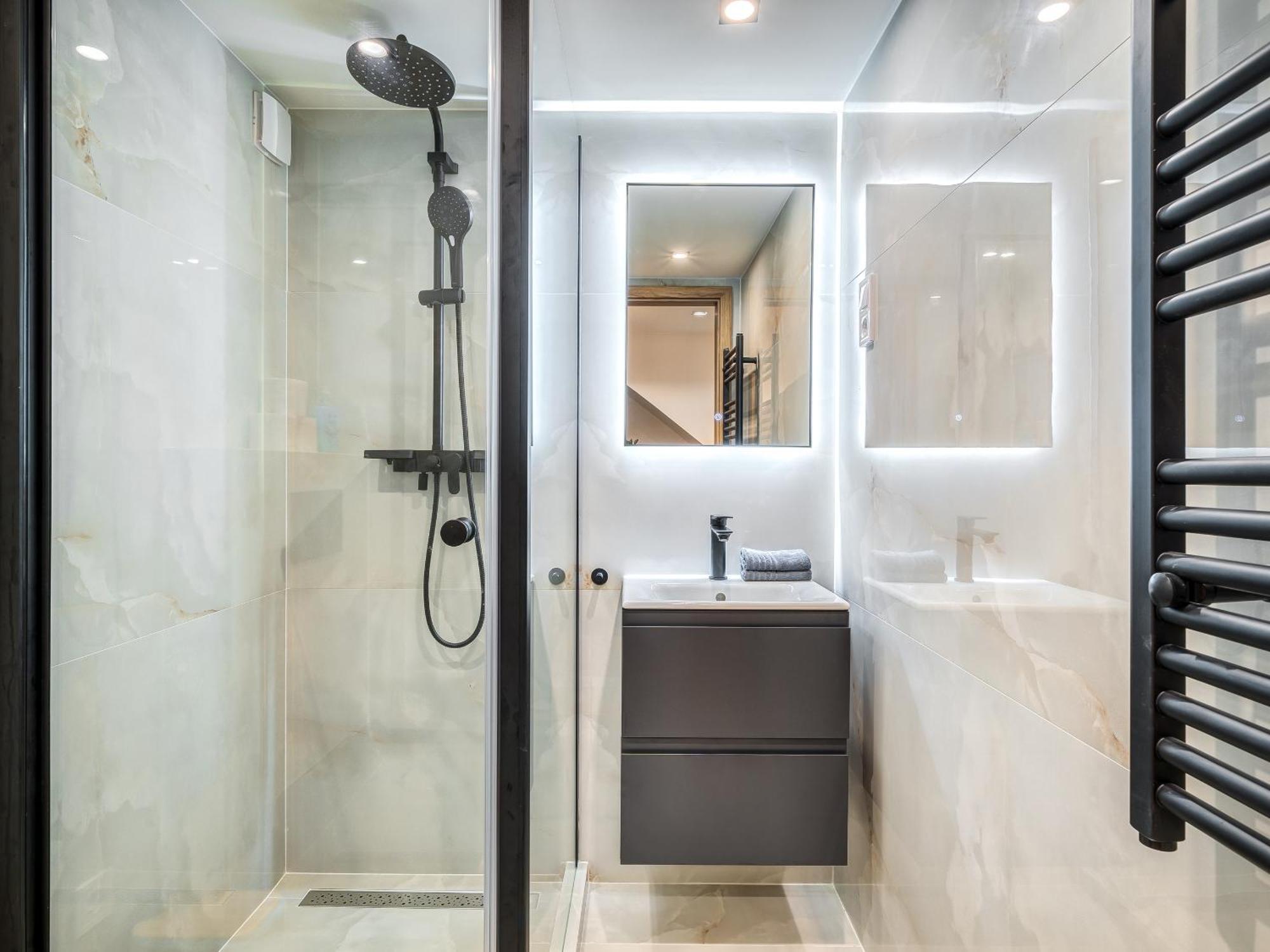 Astoria Premium - R26 Apartment